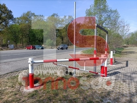 NICHELINO - Ecco le sbarre anti prostituzione al parco di Stupinigi: chiuderanno i parcheggi
