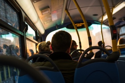 ORBASSANO - Il Comune mette un fondo per aiutare gli studenti a pagare l'abbonamento dell'autobus