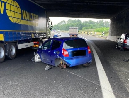 NICHELINO - Ancora un incidente in tangenziale sud: auto finisce contro il sottopasso a Stupinigi
