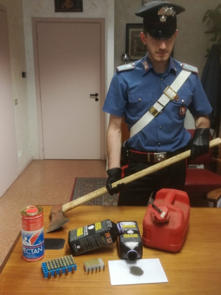 BEINASCO - La lite tra fratelli finisce a colpi d'ascia: un arresto