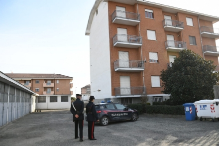 DRAMMA A CARMAGNOLA - Si impicca sul balcone di casa: inutili tutti i soccorsi