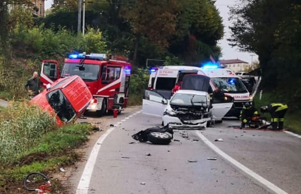 INCIDENTE A CHIERI - Scontro con tre auto: un moncalierese ferito