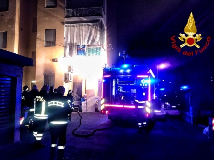 ORBASSANO - Incendio nella notte in una pizzeria di strada Volvera