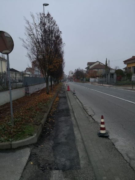 LA LOGGIA - Il Comune riduce la carreggiata di strada Carignano per limitare la velocità