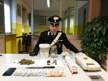 BEINASCO - I carabinieri arrestano spacciatore di hashish e marijuana