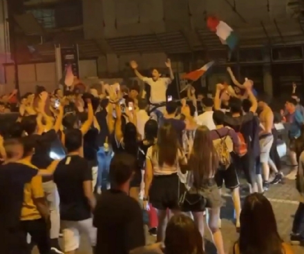 NICHELINO - Tutti pazzi per l'Italia in finale dell'Europeo: anche il sindaco in piazza
