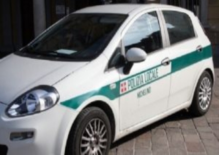 NICHELINO - La carrozzeria era abusiva: sequestrata dalla polizia municipale