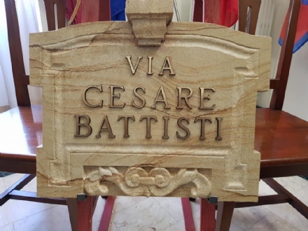 ORBASSANO - Consegnate al Comune nuove targhe toponomastiche