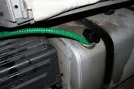 BEINASCO - Tornano i ladri di carburante: sottratti 10 litri di gasolio da un tir