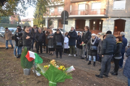 NICHELINO - Commozione per l'intitolazione del giardino a Bruno Santino