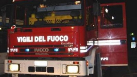 RIVALTA - Incendio nella serata in un centro cinofilo di via Nenni
