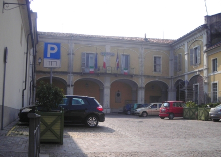 PIOSSASCO - Mozione di sfiducia contro il sindaco per il «bollito della discordia»