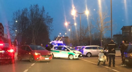 NICHELINO - Incidente in via Primo Maggio: ferito il conducente di una Vespa