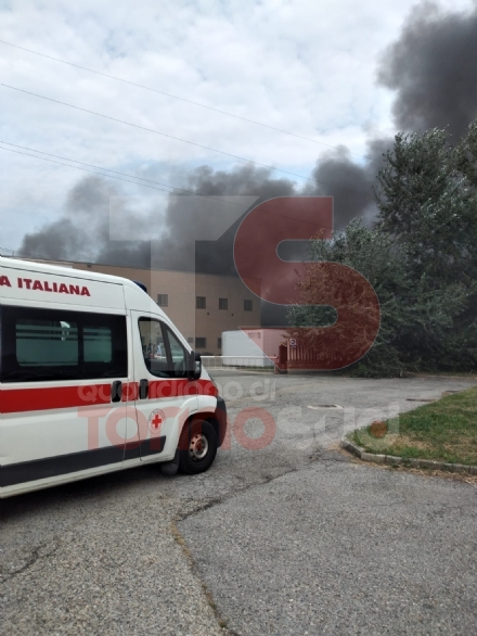 TROFARELLO - Grave incendio all'interno della ditta Csi