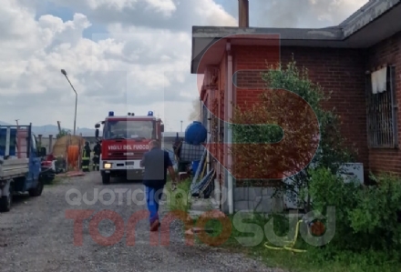 BEINASCO - Principio di incendio in un'azienda di via Leopardi
