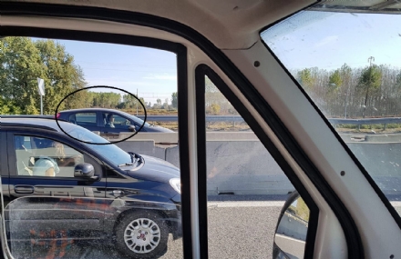 BEINASCO - Follia sulla Torino-Pinerolo: pirata in contromano, provoca incidente e scappa