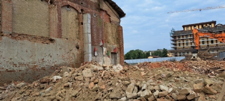 VINOVO - Iniziati i lavori per la riqualificazione dell'ex Cottolengo: demoliti i fabbricati abbandonati