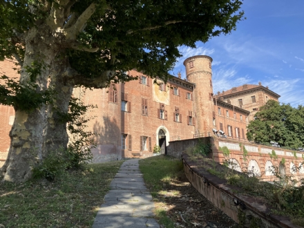 MONCALIERI - La moda dei cappelli: ultimi giorni di mostra al Castello