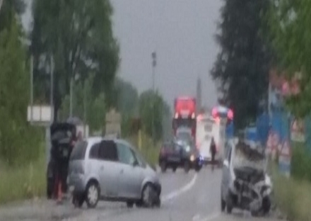 LA LOGGIA - Nuovo brutto incidente sulla provinciale 20: tre feriti per un frontale