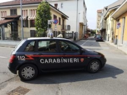 MONCALIERI - 'C'è un cane chiuso in macchina' era una capretta: proprietario nei guai