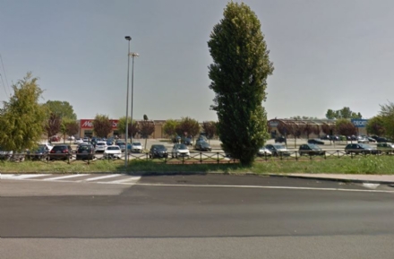 MONCALIERI -  Dopo il furto del marsupio, prelevano i soldi col suo bancomat