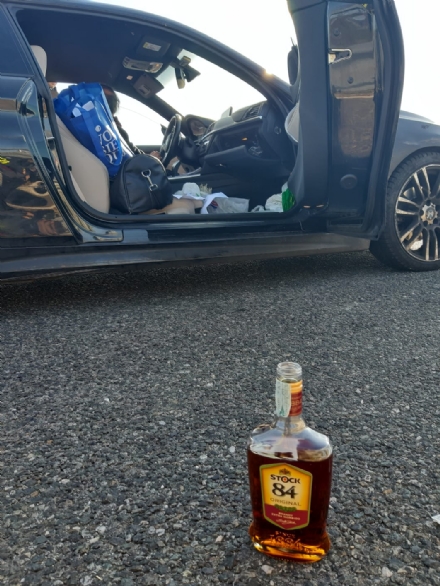 TROFARELLO - Al volante dell'auto bevendo brandy: ubriaco in tangenziale denunciato