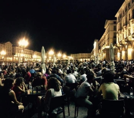 MONCALIERI - Studente 18enne rapinato a Torino: tre banditi gli hanno strappato la catenina del collo