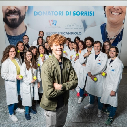CANDIOLO - Jannik Sinner in visita all'istituto per la ricerca sul cancro