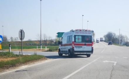 CARMAGNOLA - Anziana in bici investita da un'auto in via Sales: ricoverata