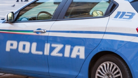 ORBASSANO - Carica in macchina 100 litri di gasolio e viene denunciato dalla polizia