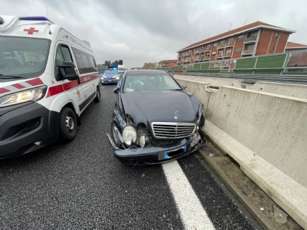 MONCALIERI - Incidente alla sopraelevata: traffico nel caos