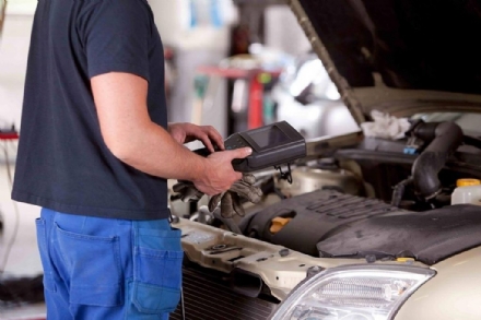 RIVALTA - Revisioni alle auto mai fatte: giovane meccanico nei guai