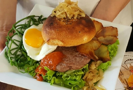 Carmagnola - Parlapà che hamburger. Dopo il "Carmagnolotto" un altro prodotto 100% made in Carmagnola