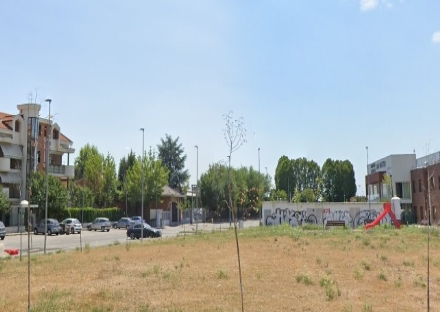 NICHELINO - Schiamazzi e musica alta di notte in via Parco della Rimembranza: residenti infuriati