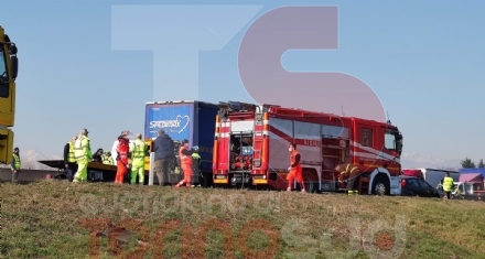 TANGENZIALE TORINO - Traffico bloccato dal Sito per un tamponamento a catena tra auto e camion - FOTO