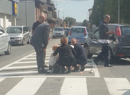 NICHELINO - Paura in via XXV Aprile per un'anziana investita