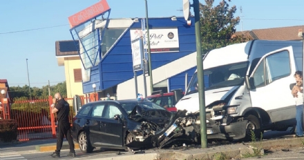 RIVALTA - Scontro auto-furgone a Gerbole: due feriti trasportati al San Luigi di Orbassano