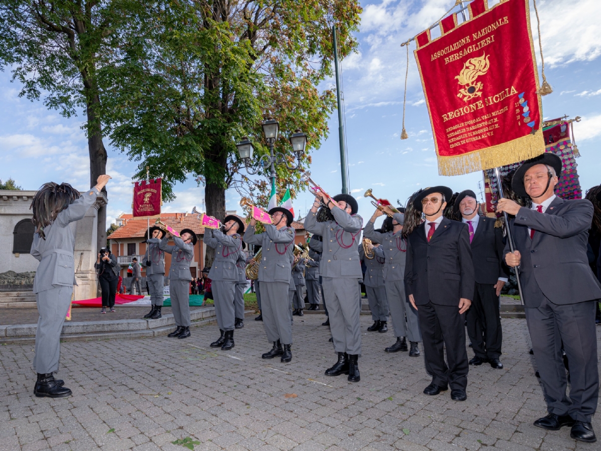 ORBASSANO - Oltre 500 fanti piumati per il raduno regionale dei bersaglieri - FOTO