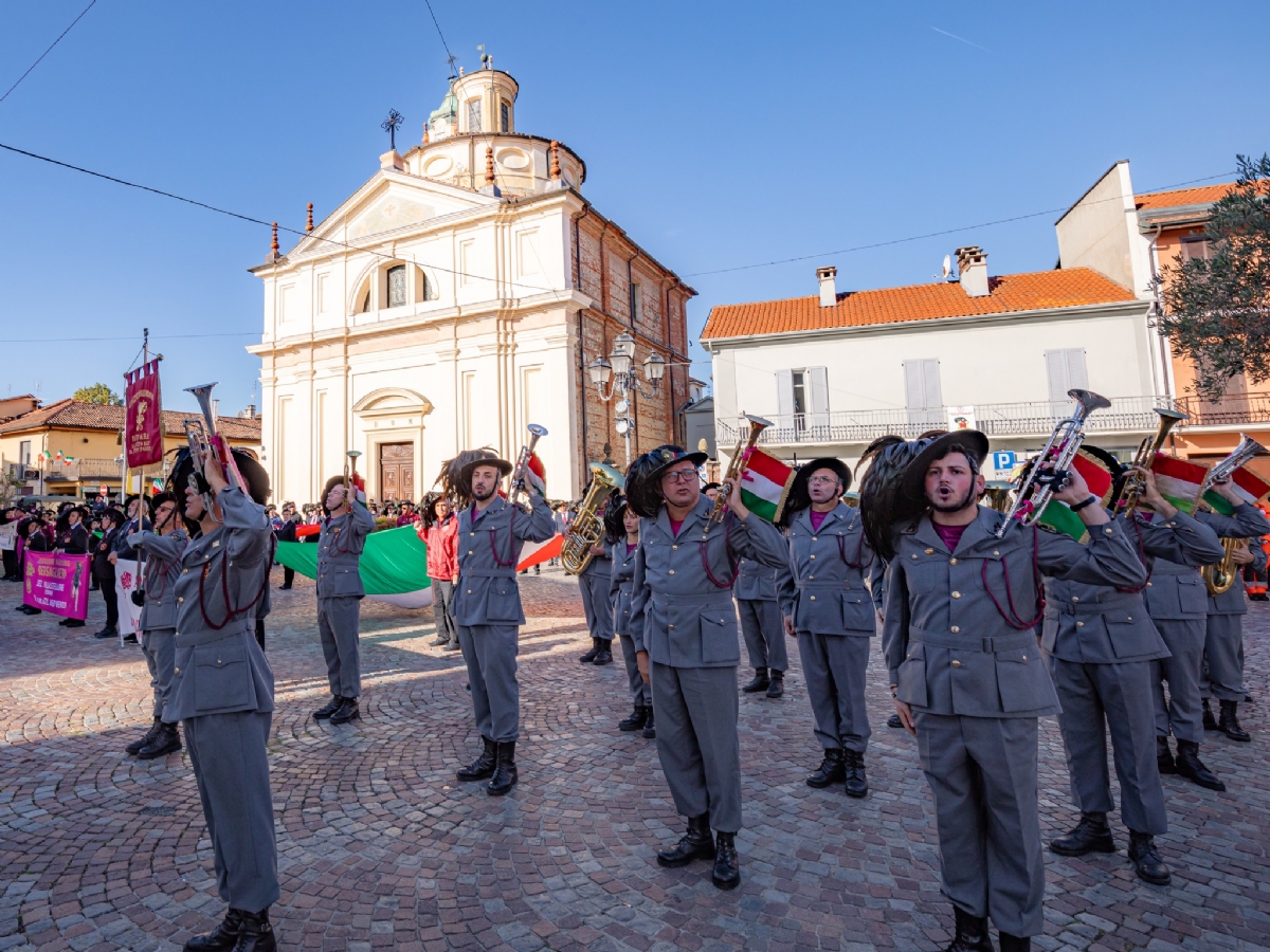 ORBASSANO - Oltre 500 fanti piumati per il raduno regionale dei bersaglieri - FOTO