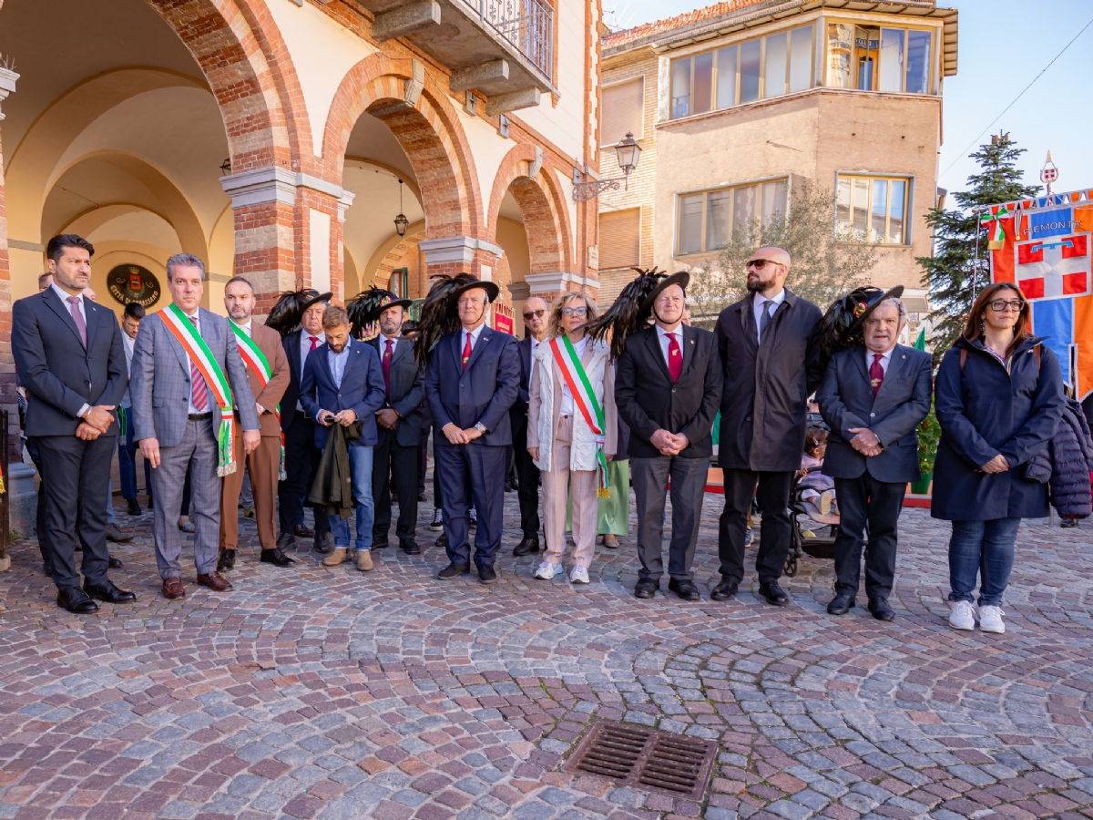 ORBASSANO - Oltre 500 fanti piumati per il raduno regionale dei bersaglieri - FOTO