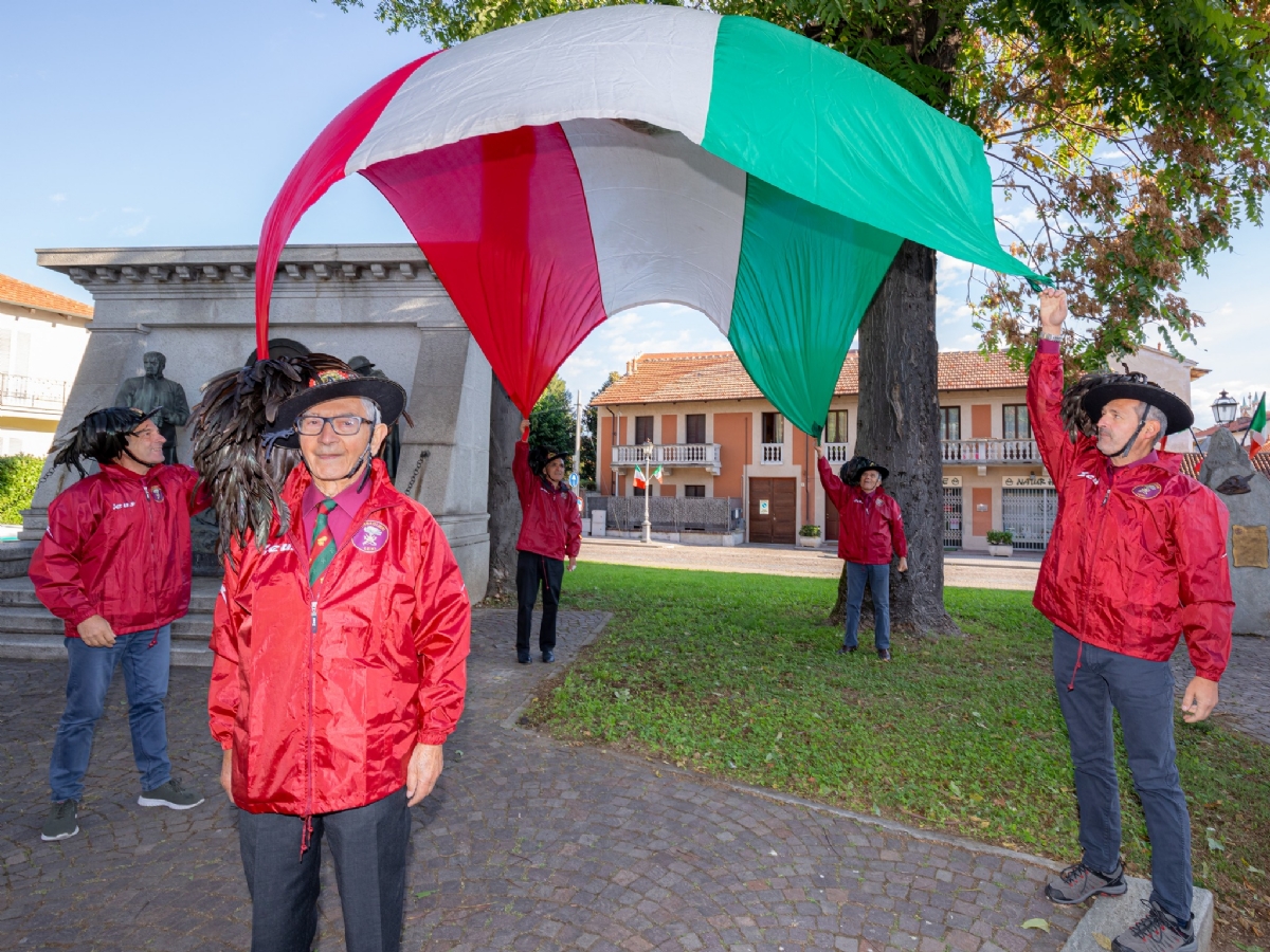 ORBASSANO - Oltre 500 fanti piumati per il raduno regionale dei bersaglieri - FOTO