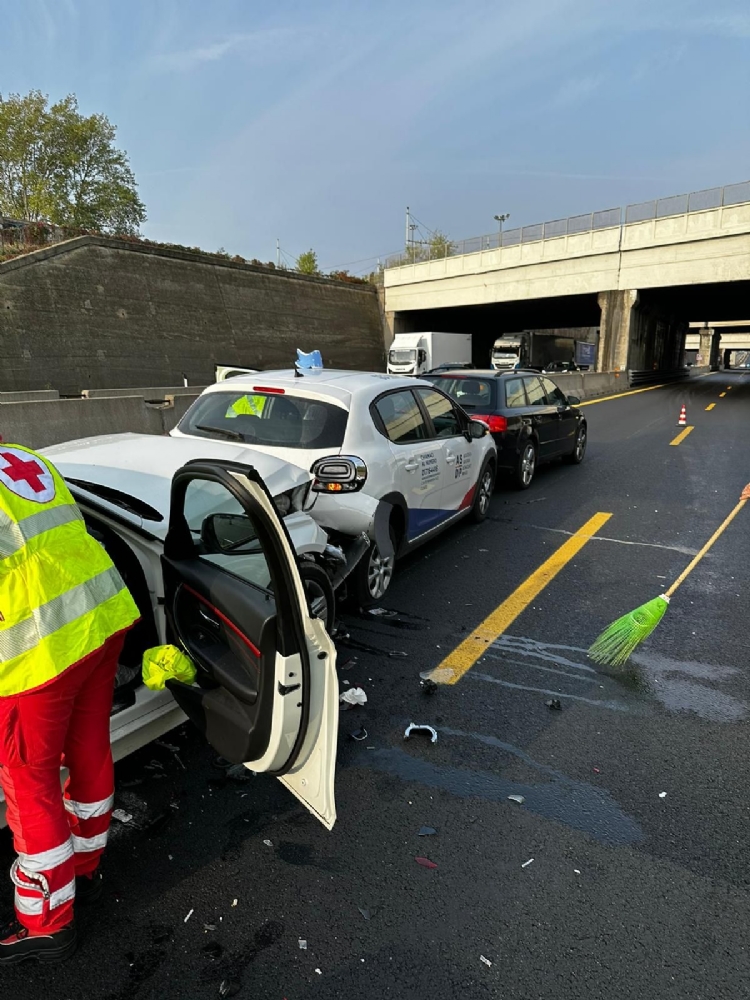 ORBASSANO - Incidente in tangenziale all'altezza Sito, due feriti e traffico in tilt - FOTO