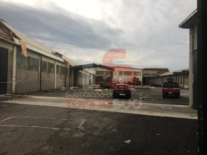 CARMAGNOLA - La furia del maltempo: Capannone della Sac demolito - LE FOTO -