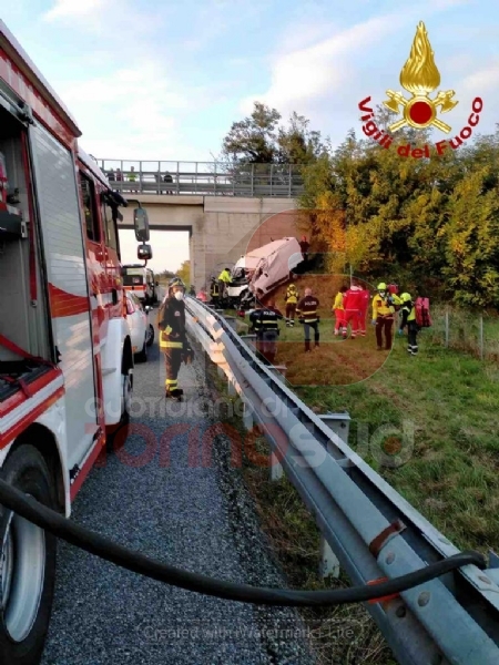 TRAGEDIA SULL'AUTOSTRADA - Morti due giovani operai di Moncalieri e Carignano nell'incidente di Carrù