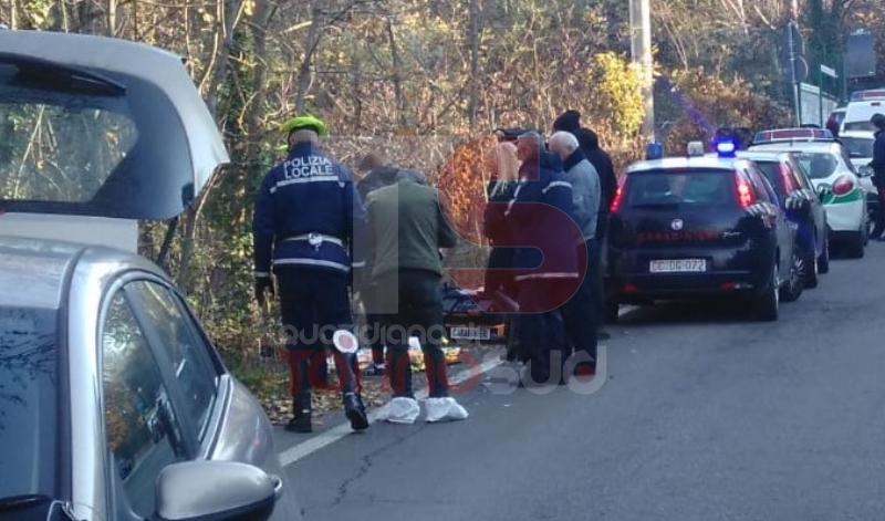 GIALLO A MONCALIERI - Trovato il cadavere di un uomo in un fossato: forse investito da un'auto pirata