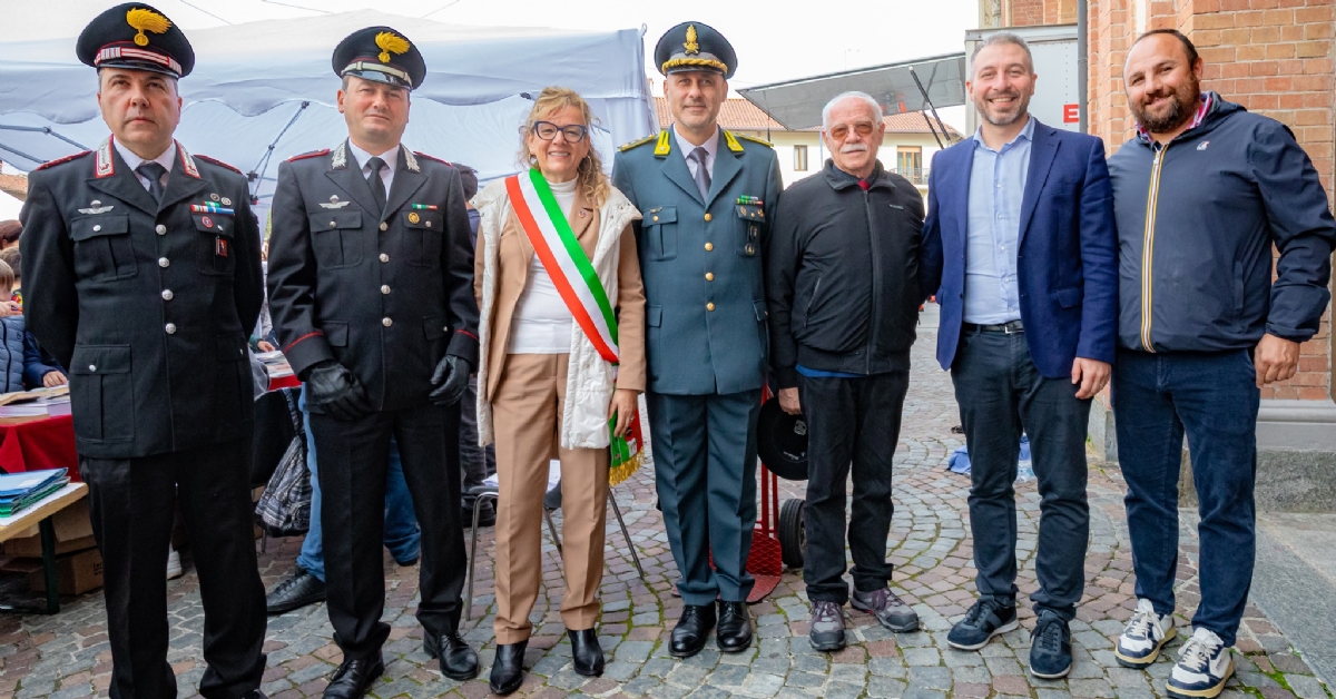 ORBASSANO - Migliaia di giovani studenti in piazza per «Evviva!» - FOTO