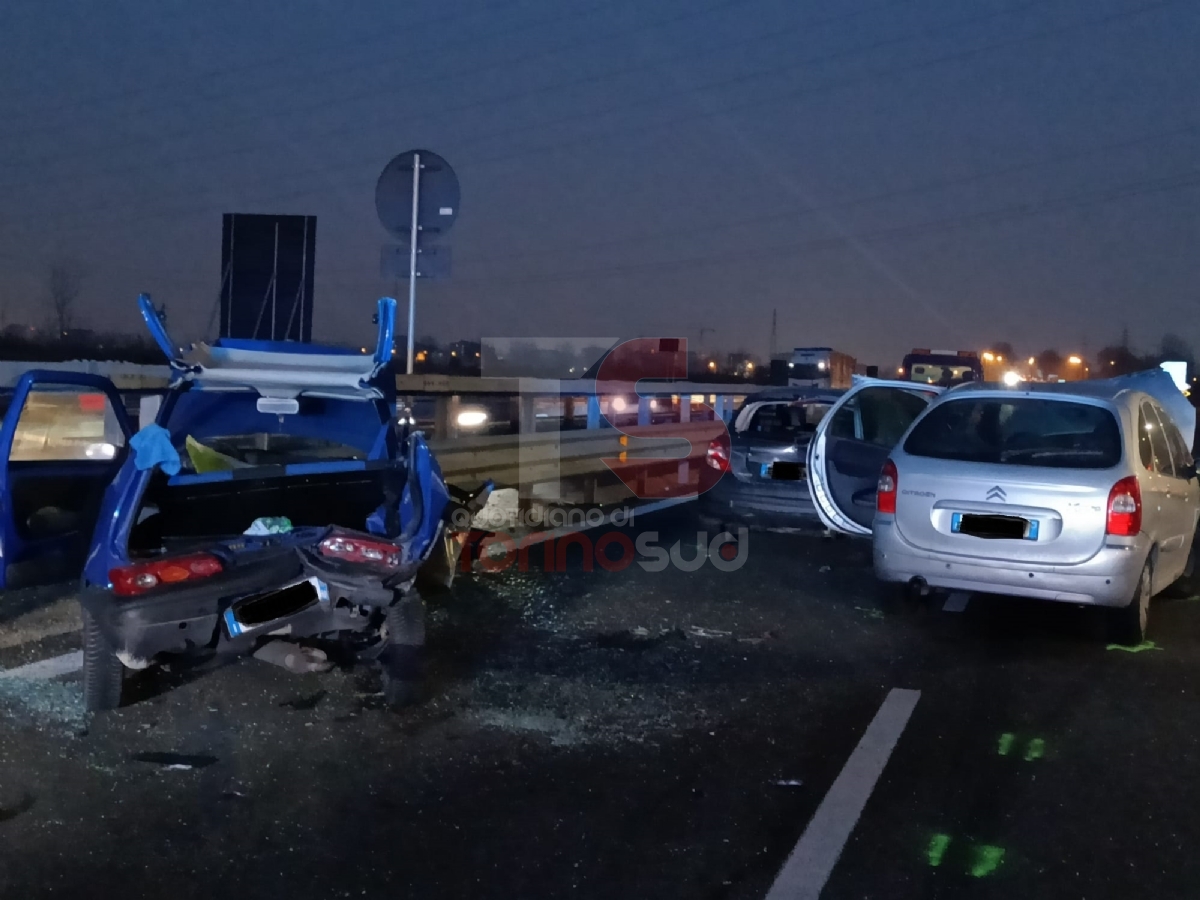 NICHELINO - Brutto incidente sulla via Debouché: tre feriti, uno grave e strada parzialmente chiusa