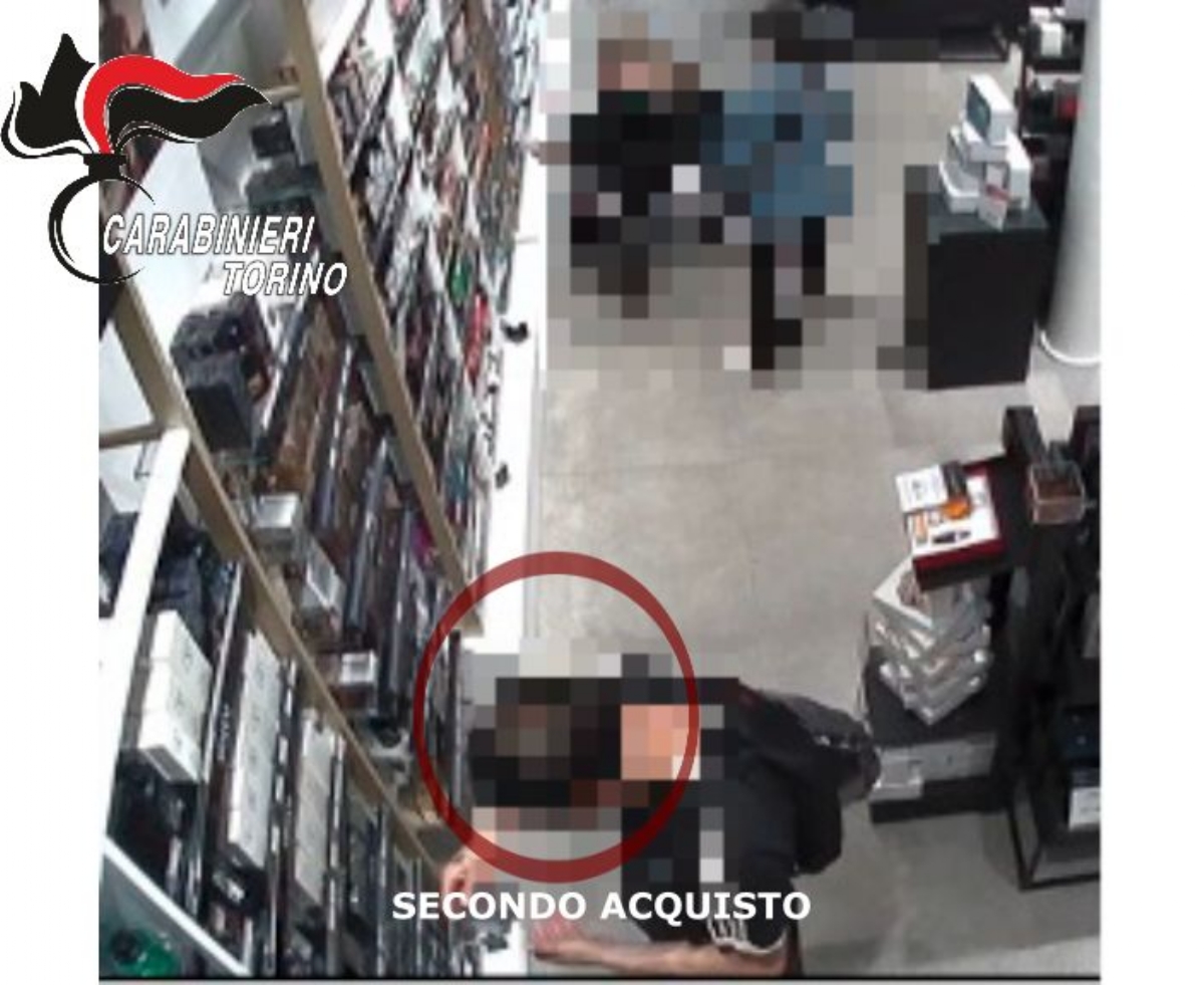 ORBASSANO - Rapina un'anziana di 83 anni e con il suo bancomat va a fare shopping - FOTO e VIDEO
