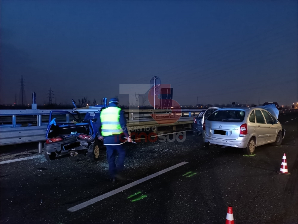 NICHELINO - Brutto incidente sulla via Debouché: tre feriti, uno grave e strada parzialmente chiusa