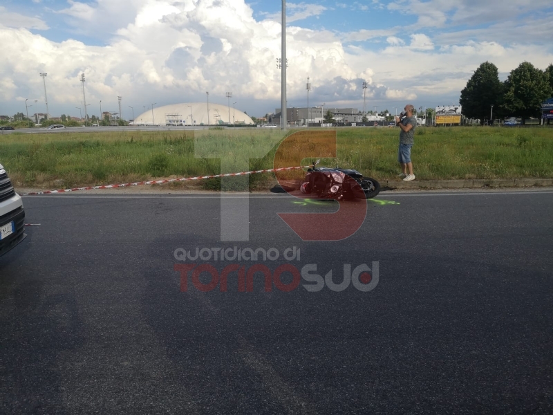 TRAGEDIA A NICHELINO - Incidente stradale: morto un uomo alla rotonda di Mondo Juve - FOTO